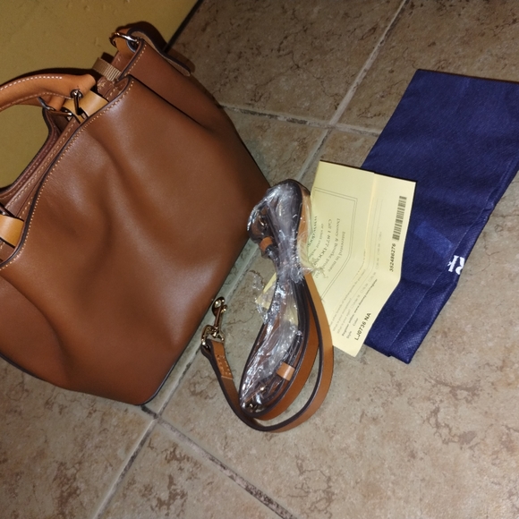 Dooney & Bourke mini Barlow leather bag, never used, out of production - Picture 3 of 12